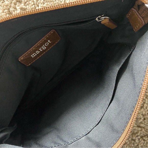 NWT Margot Genuine Embossed Floral Leather Western Boho Zip Up Wristlet … - Picture 5 of 7